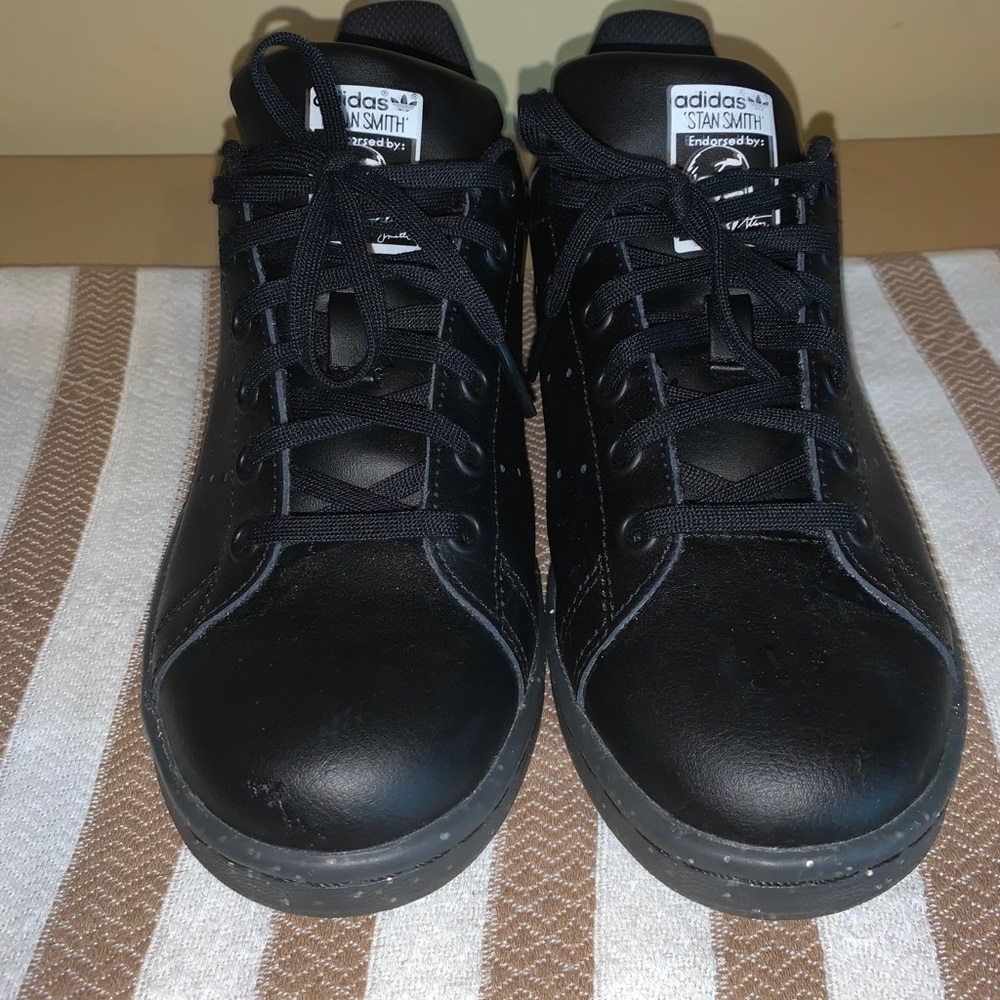 Stan Smith adidas black sz 4.5Y women’s sz 6.5